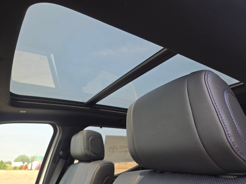 New 2026 Wind Chill Pearl Toyota Platinum image 8