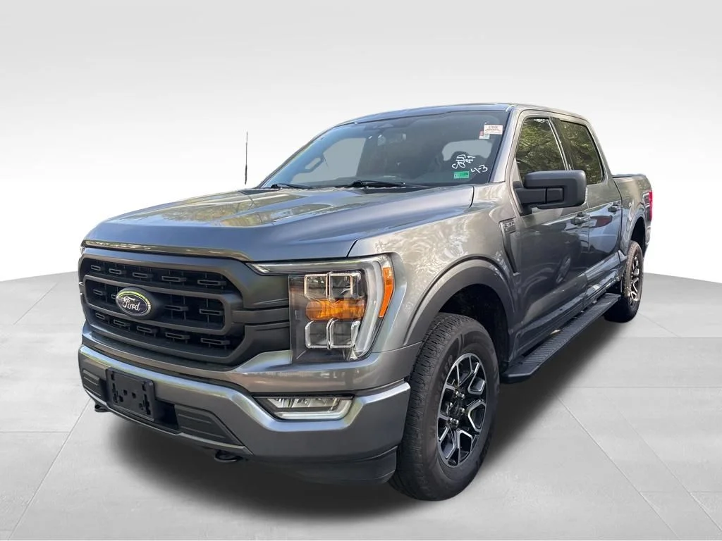 Used 2022 Gray Ford XLT image 2