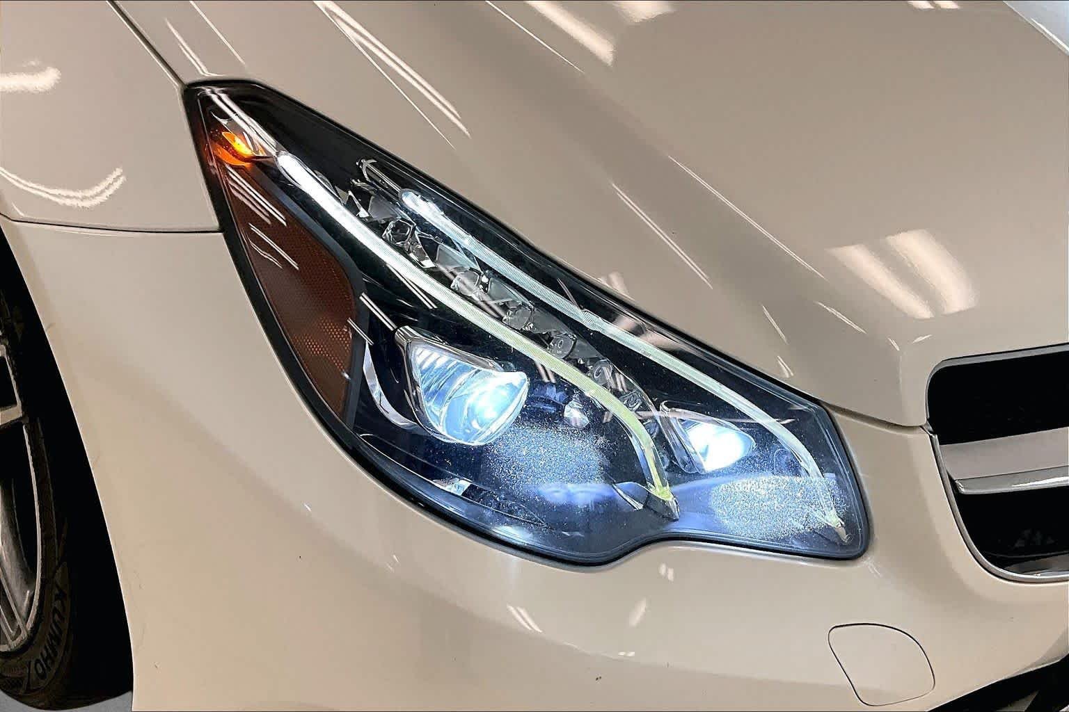 Used 2016 designo Diamond White Metallic Mercedes-Benz E 400 image 25
