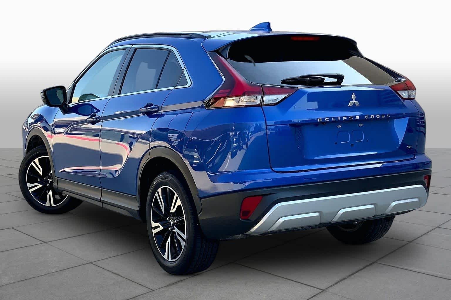 Used 2024 Lightning Blue Mitsubishi SE image 12