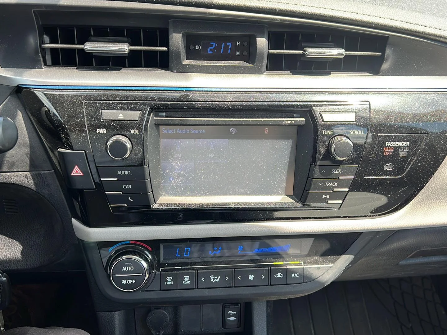 Used 2016 Classic Silver Metallic Toyota LE image 6