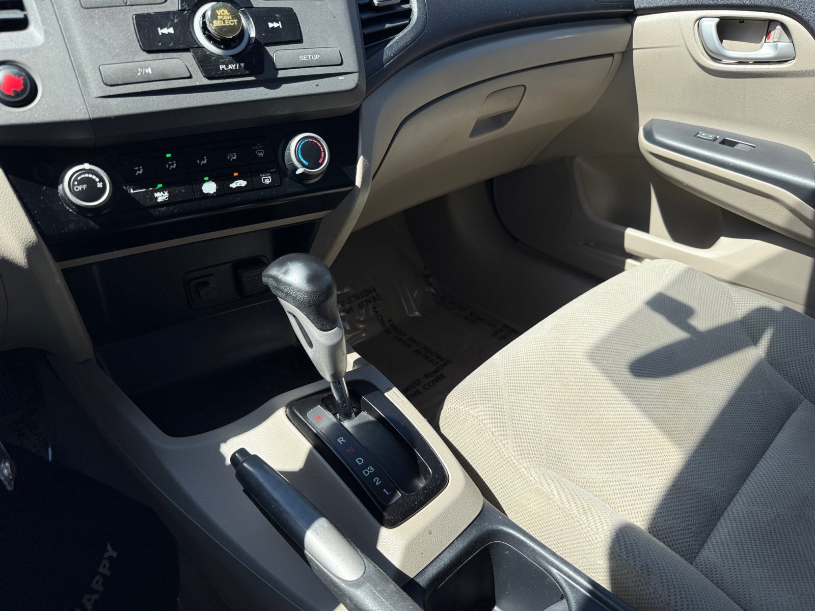 Used 2012 Alabaster Silver Metallic Honda LX image 13