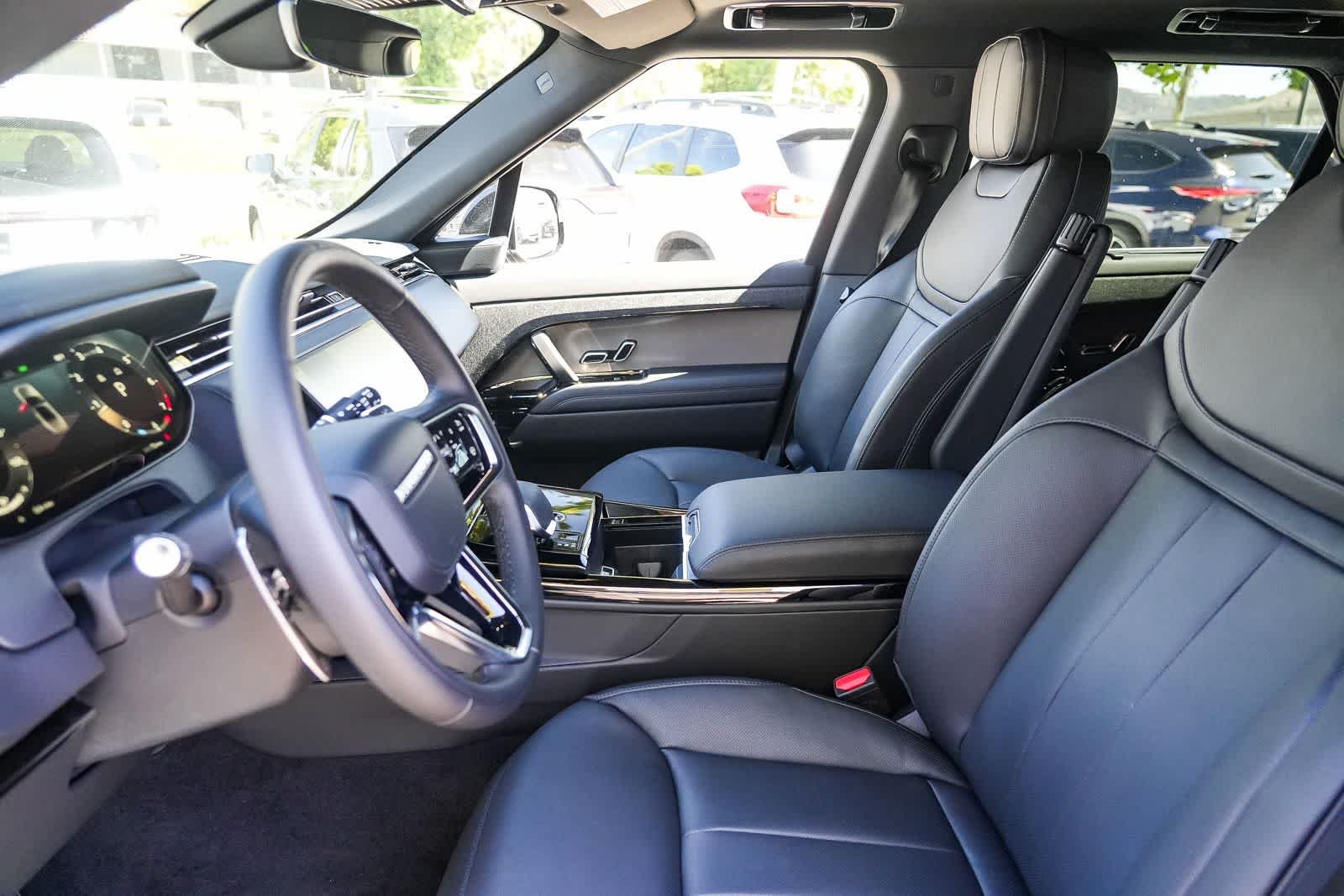 New 2026 Borasco Grey Land Rover SE image 17