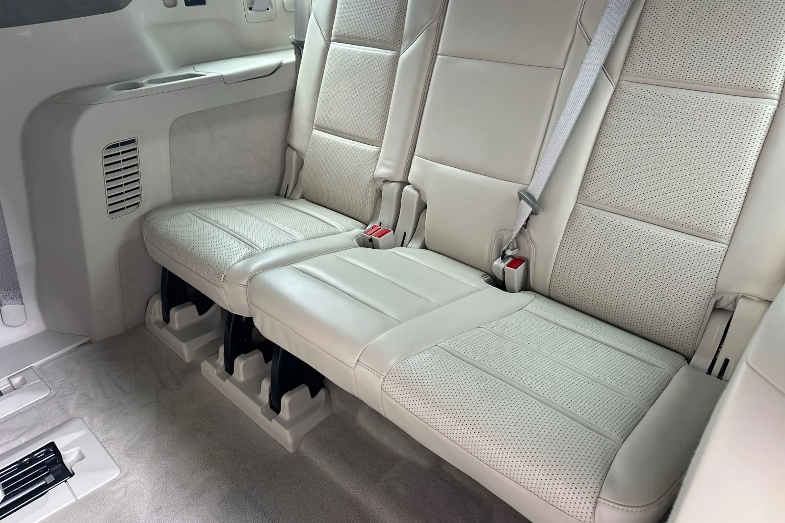 Used 2024 Crystal White Tricoat Cadillac 4WD Sport Platinum image 15