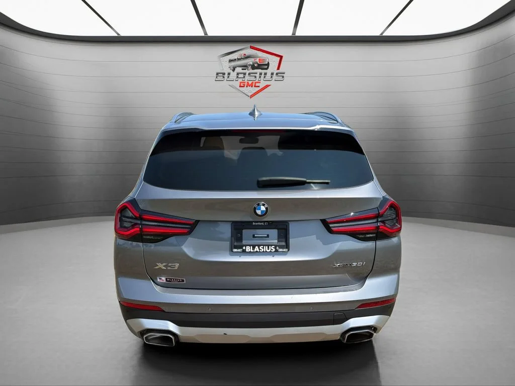 Used 2023 Gray BMW xDrive30i image 4