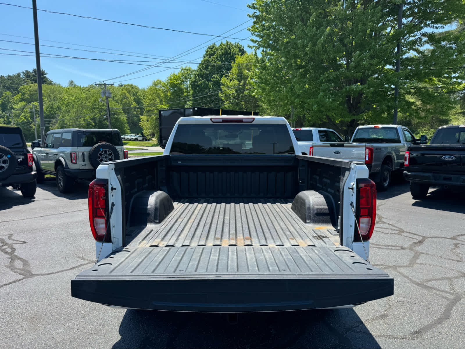 Used 2024 Summit White GMC Elevation image 5