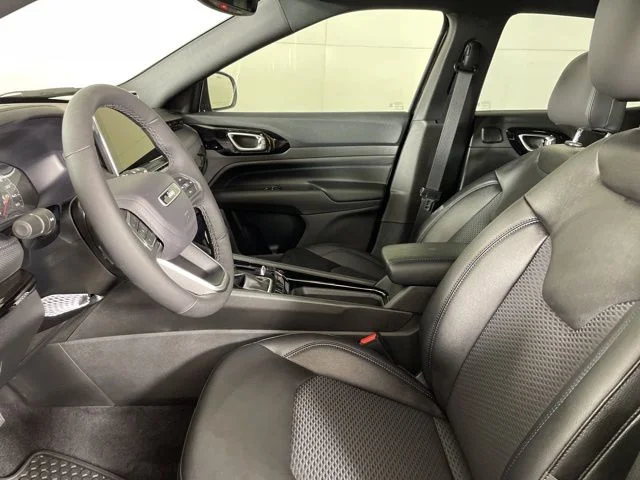 New 2026 Black Jeep Latitude image 20