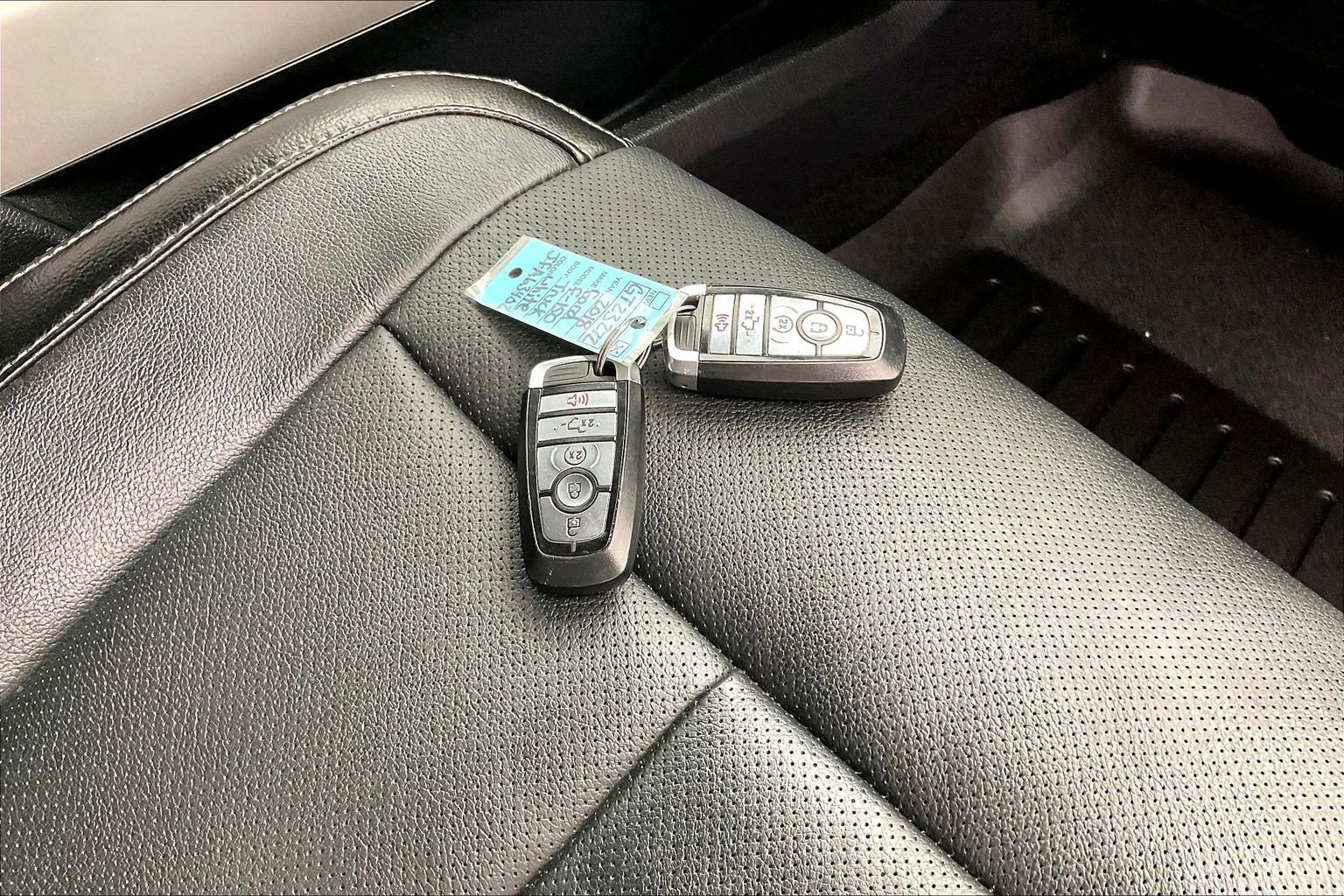 Used 2018 White Platinum Metallic Tri-Coat Ford LARIAT image 9