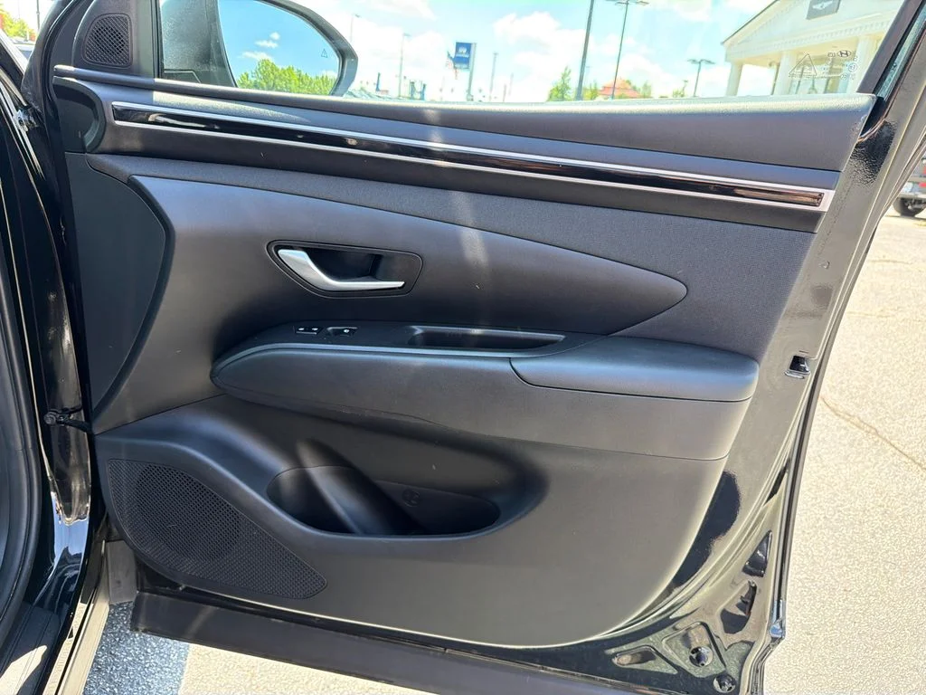 Used 2023 Black Hyundai SEL image 14