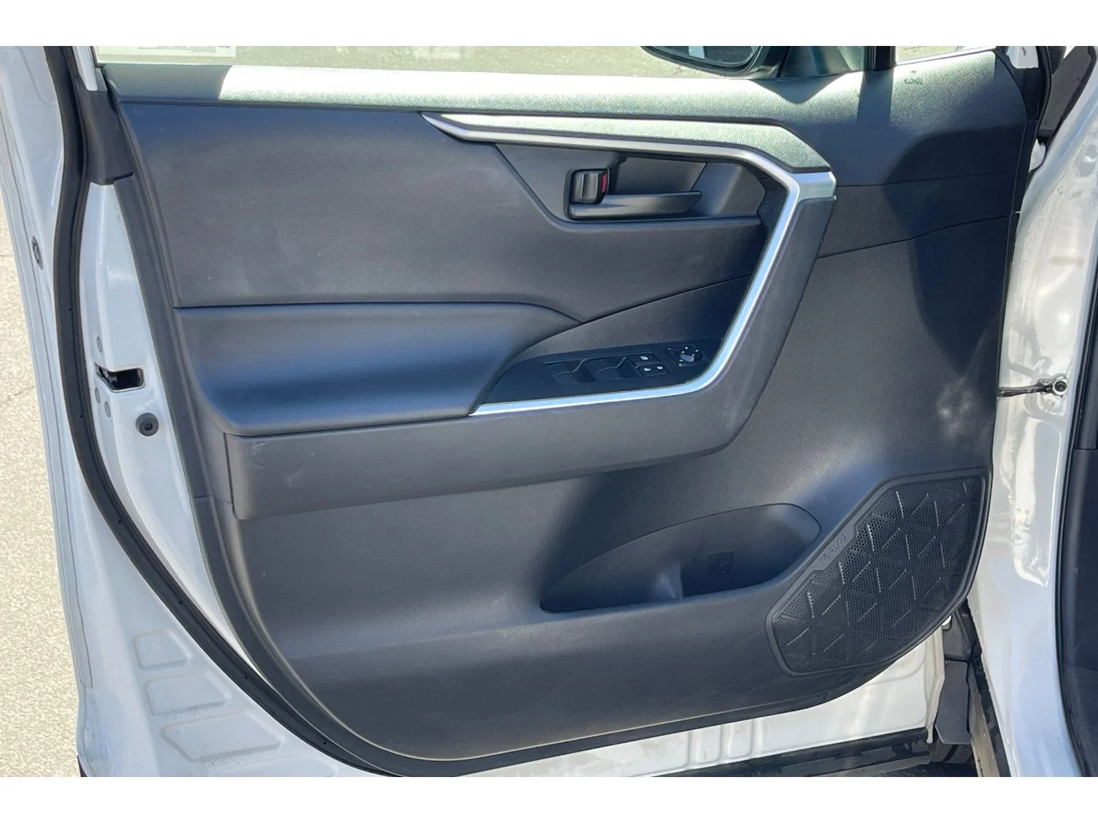 Used 2023 Ice Cap Toyota Hybrid LE image 12