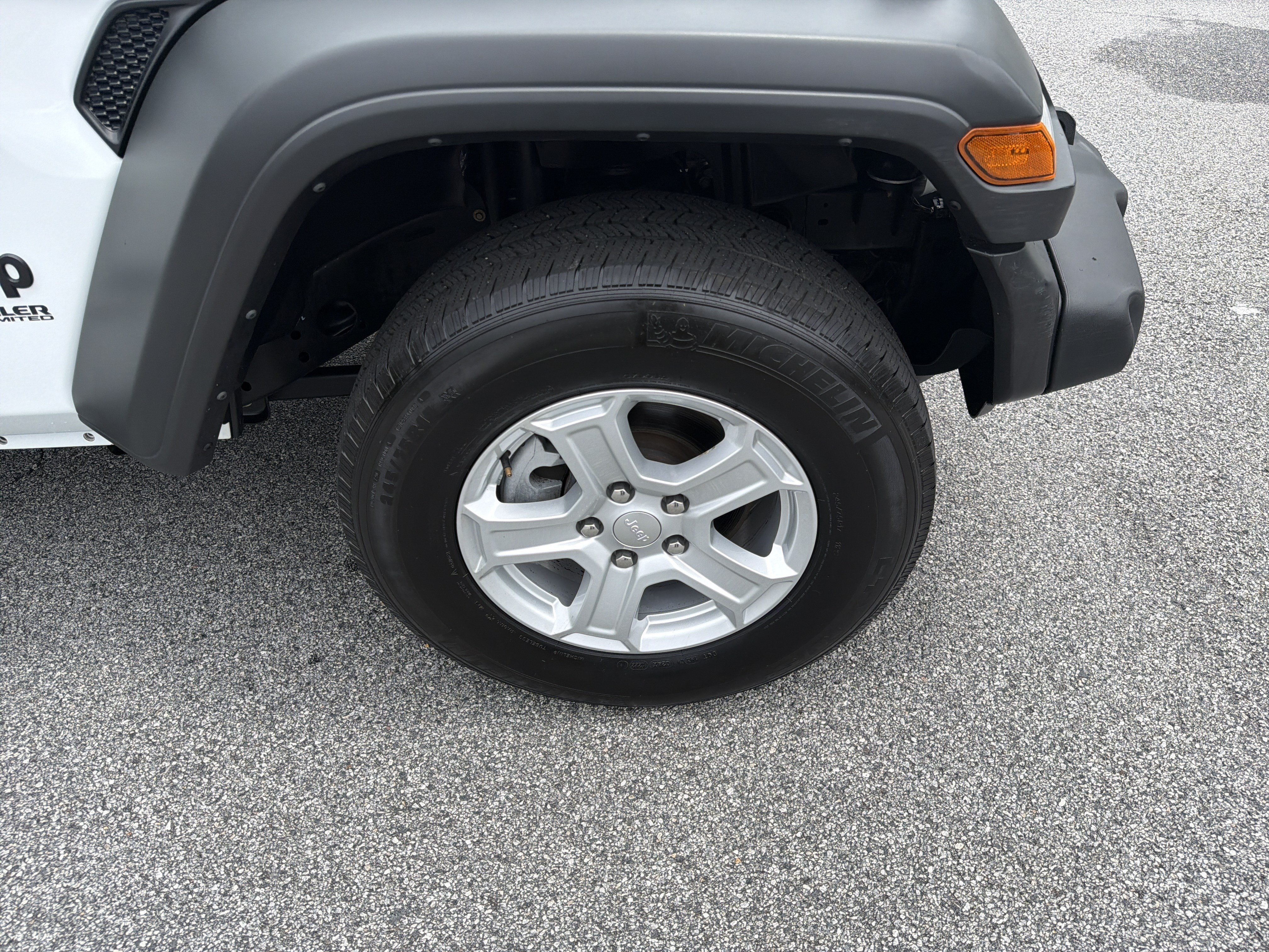 Used 2022 Bright White Clearcoat Jeep Unlimited Sport S image 14