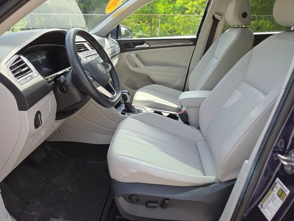 Used 2022 Silver Volkswagen 2.0T SE image 25