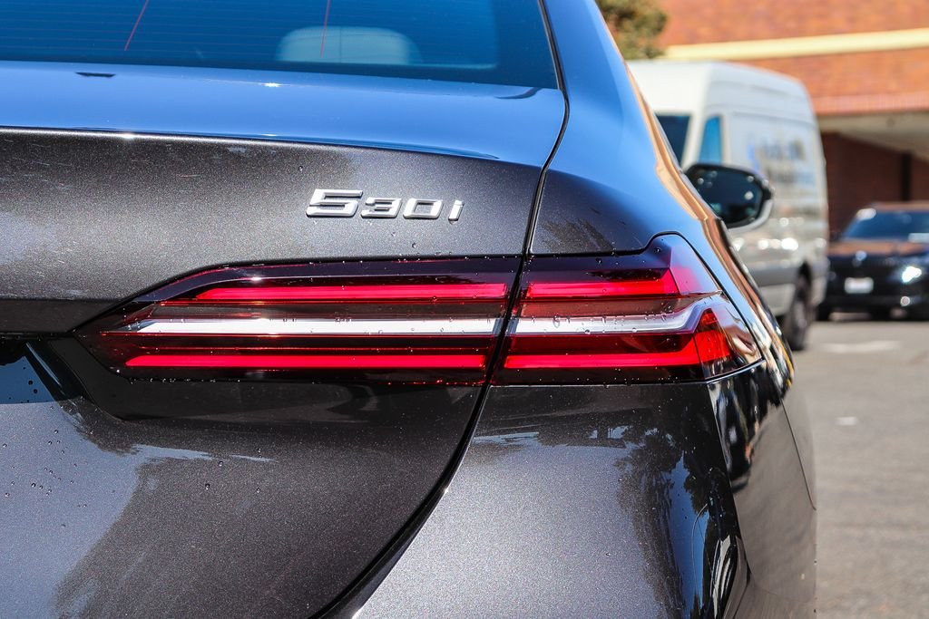 New 2027 Dark Graphite Metallic BMW 530i image 7