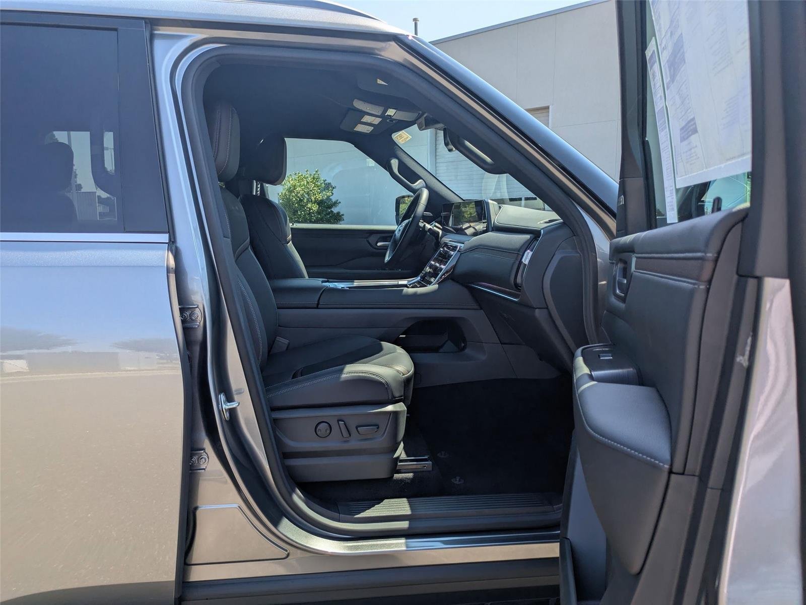2026 Nissan Armada SL - Photo 36