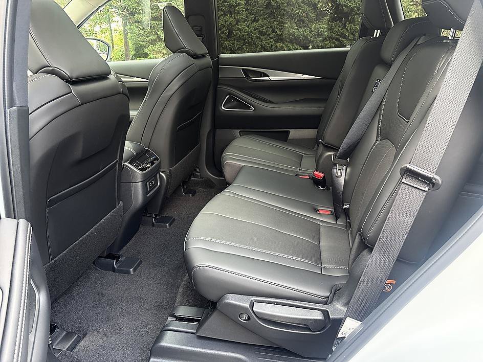 New 2027 Radiant White INFINITI LUXE image 12