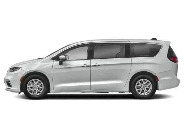 Used 2023 White Chrysler Limited image 2