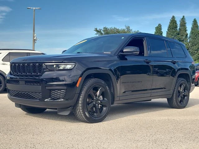 Used 2021 Black Jeep Altitude image 33