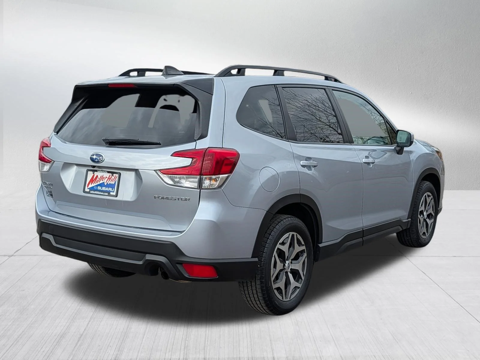Used 2024 Ice Silver Metallic Subaru Premium image 7