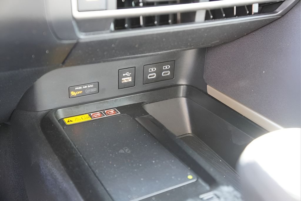 Used 2025 Ice Cap Toyota LE image 28