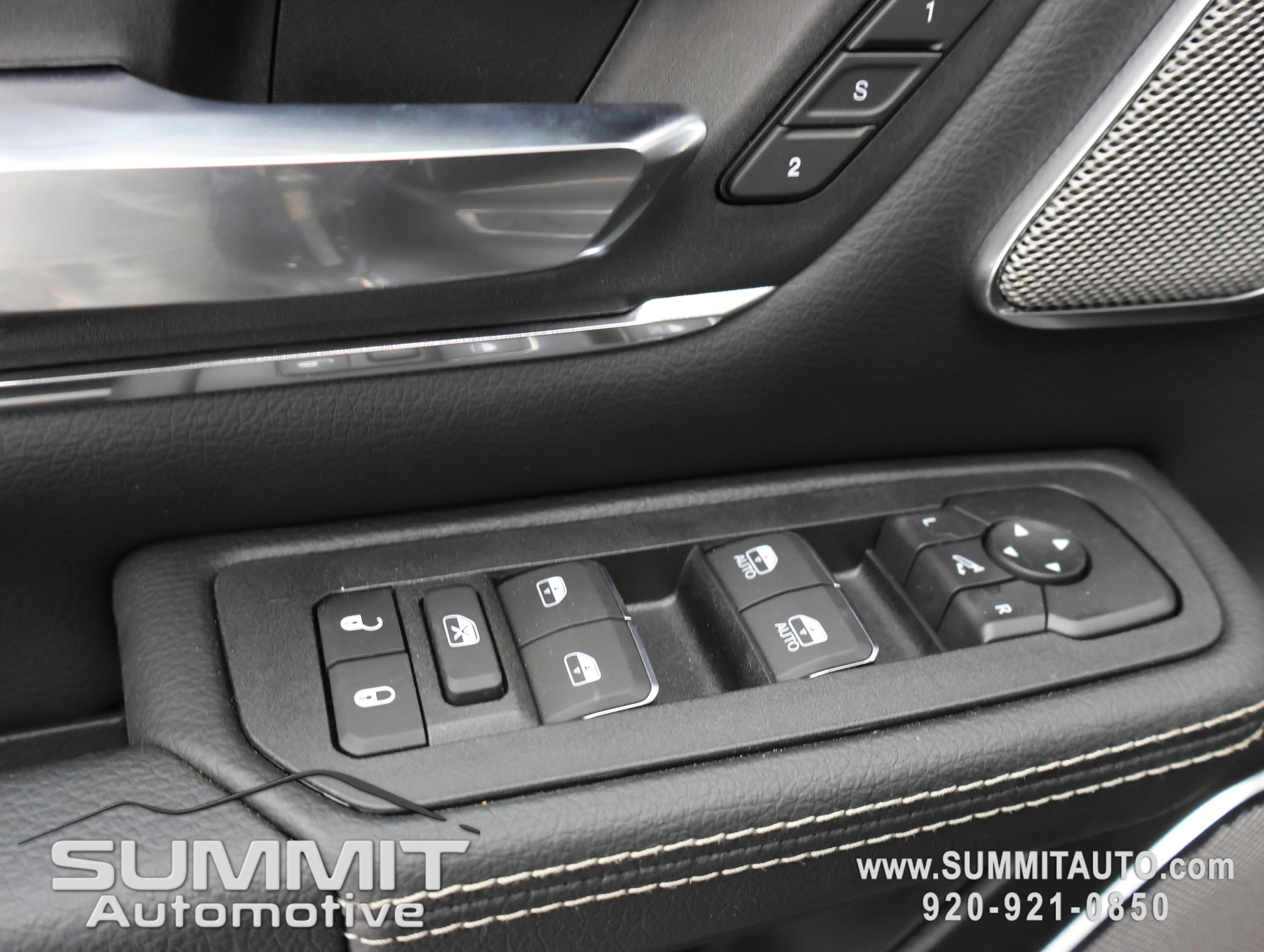 New 2026 Diamond Black Crystal Pearl-Coat Exterior Paint RAM Laramie image 48