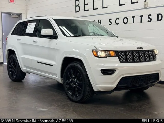 Used 2022 White Jeep Laredo X image 2