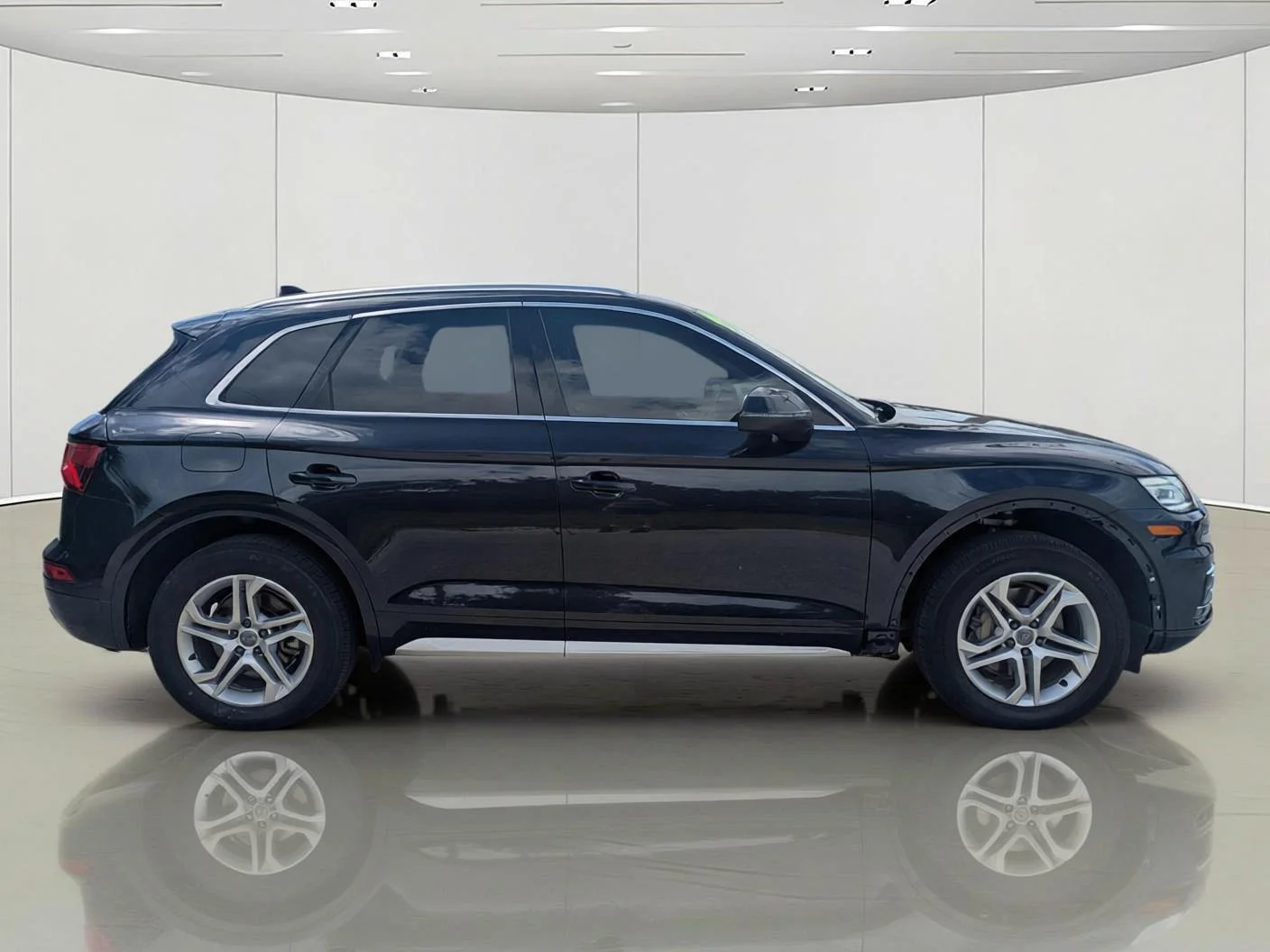 Used 2019 Moonlight Blue Metallic Audi Premium image 4