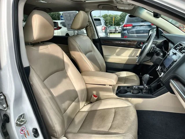 Used 2019 White Subaru 2.5i image 27