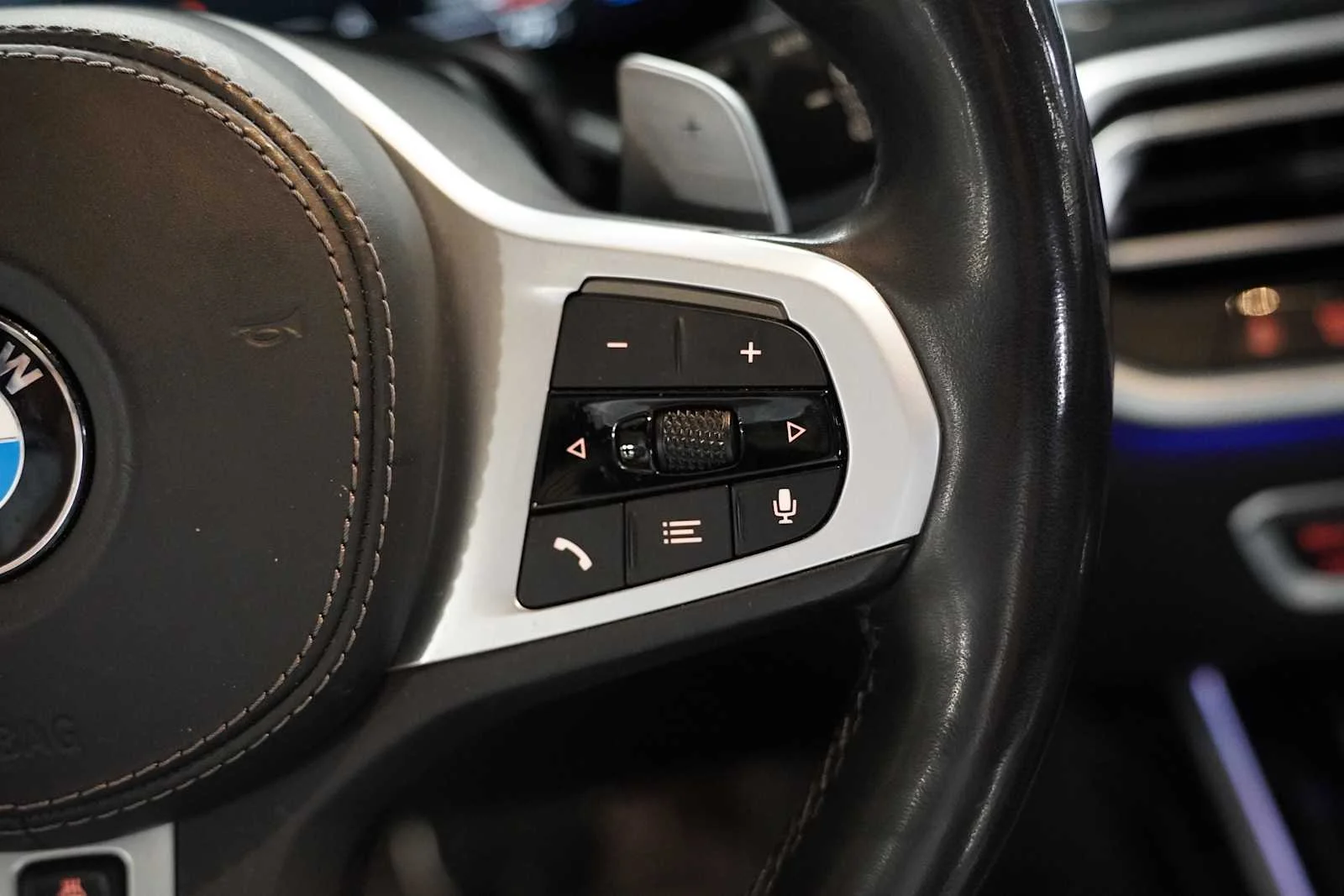 Used 2022 Carbon Black Metallic BMW M50i image 25