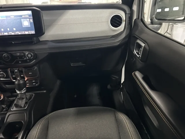Used 2025 WHITE JEEP Backcountry image 32
