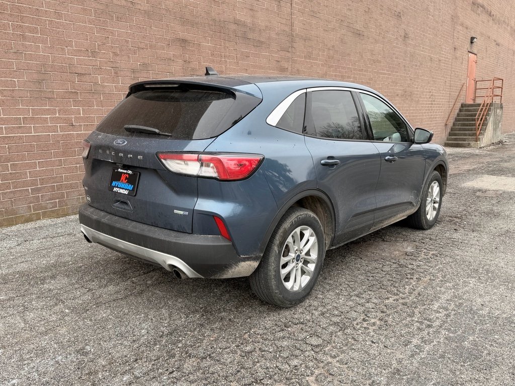 Used 2020 Blue Metallic Ford SE image 5