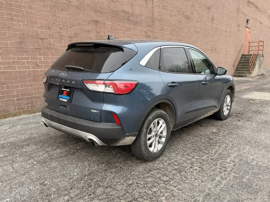 Used 2020 Blue Metallic Ford SE image 6