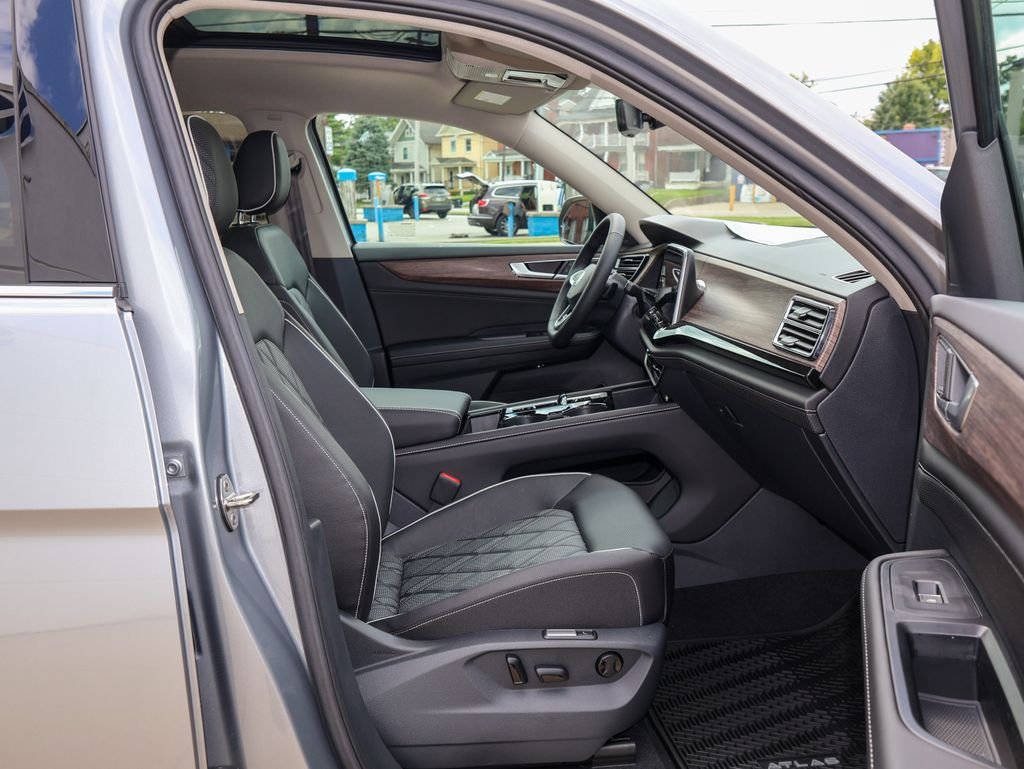New 2026 Silver Volkswagen 2.0T SEL Premium R-Line image 33
