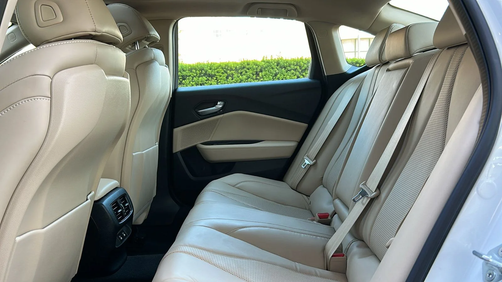 Certified Used 2025 Platinum White Pearl Acura TECH image 21