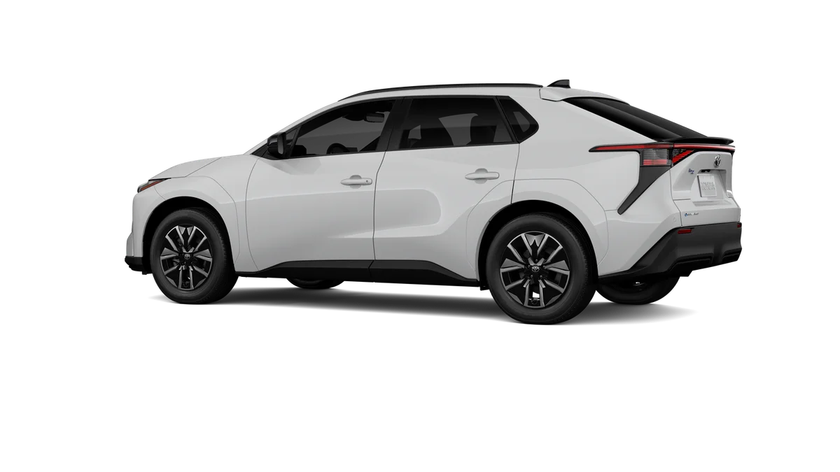 New 2027 Wind Chill Pearl Toyota XLE image 5