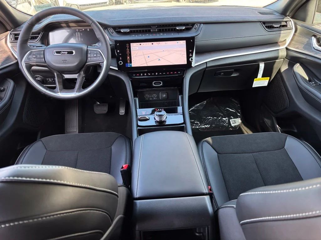 New 2027 Gray Jeep Laredo Altitude image 11
