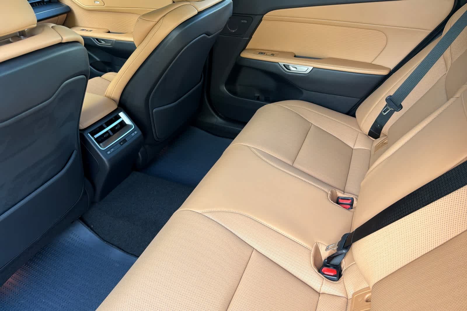 New 2026 Ultra White Lexus ES 350h PREMIUM+ image 4