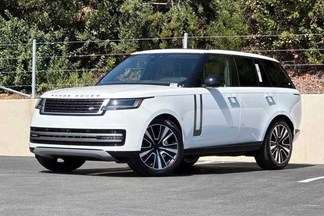 New 2026 Fuji White Land Rover SE image 1
