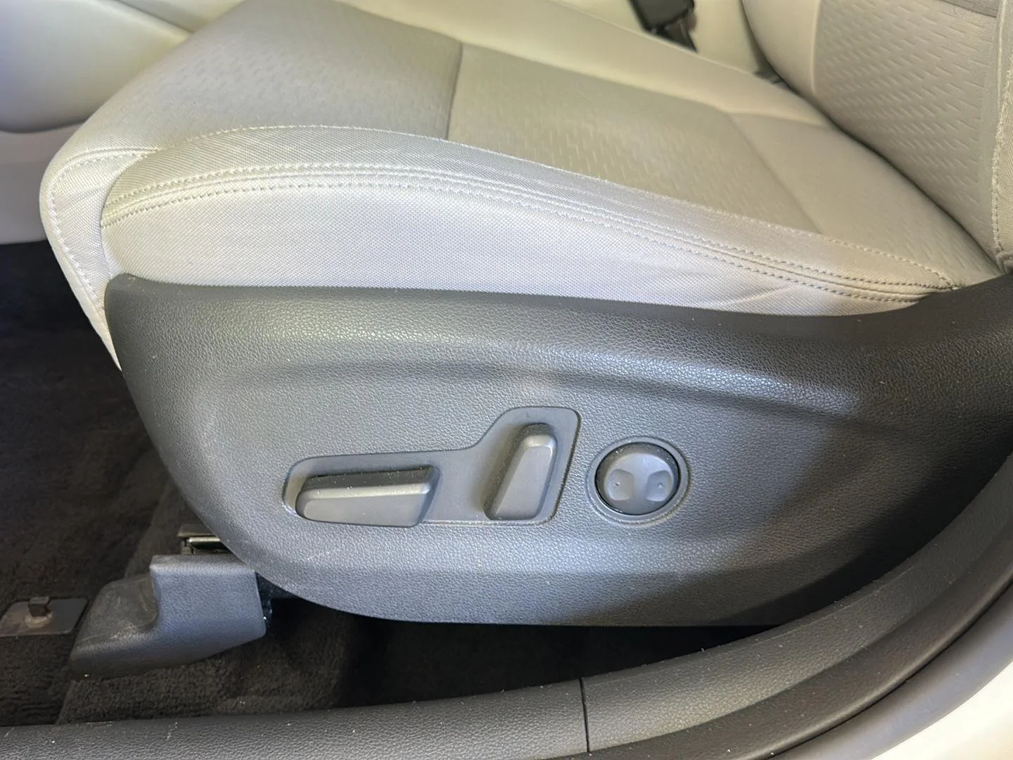 Used 2019 Dazzling White Hyundai Value image 19