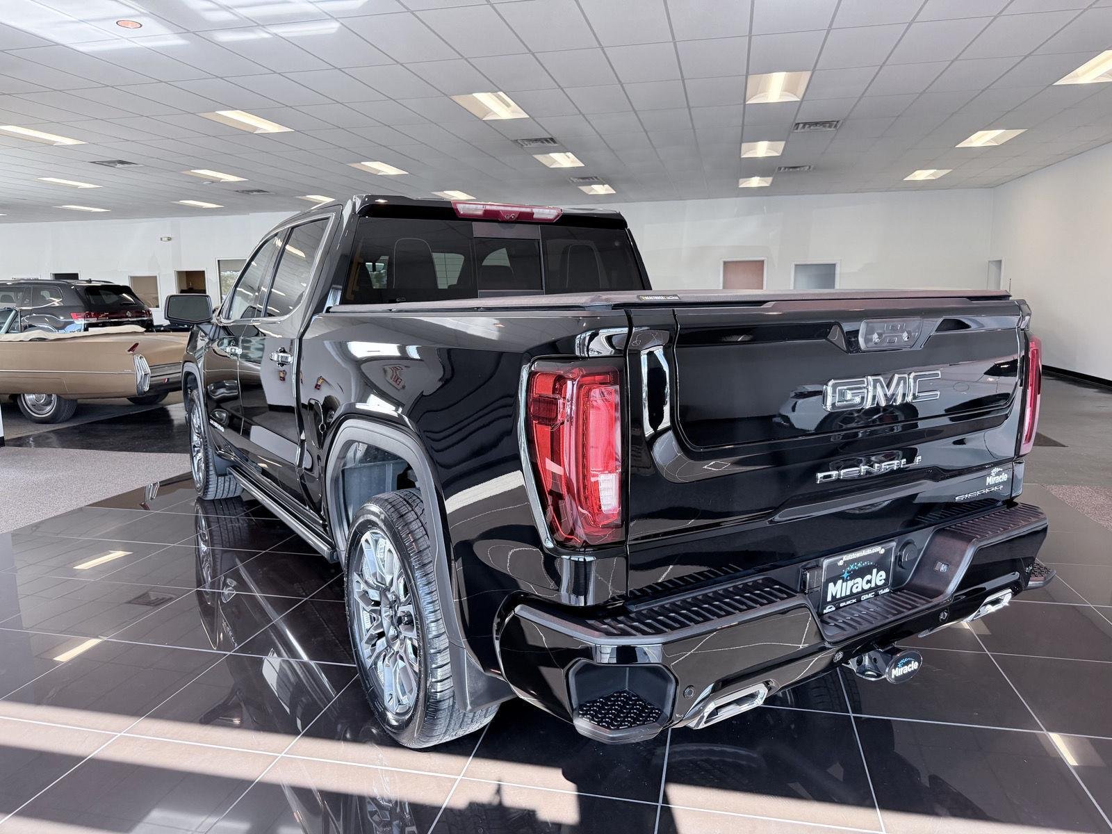 Used 2025 Onyx Black GMC Denali Ultimate image 6