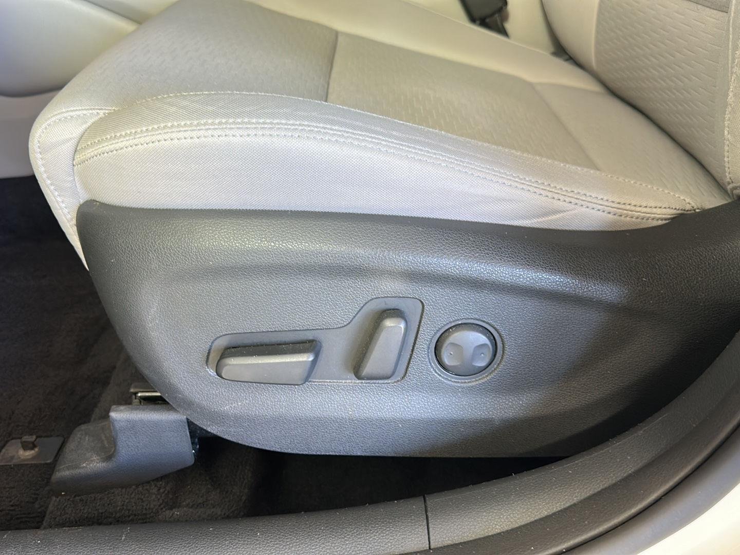 Used 2019 Dazzling White Hyundai Value image 19