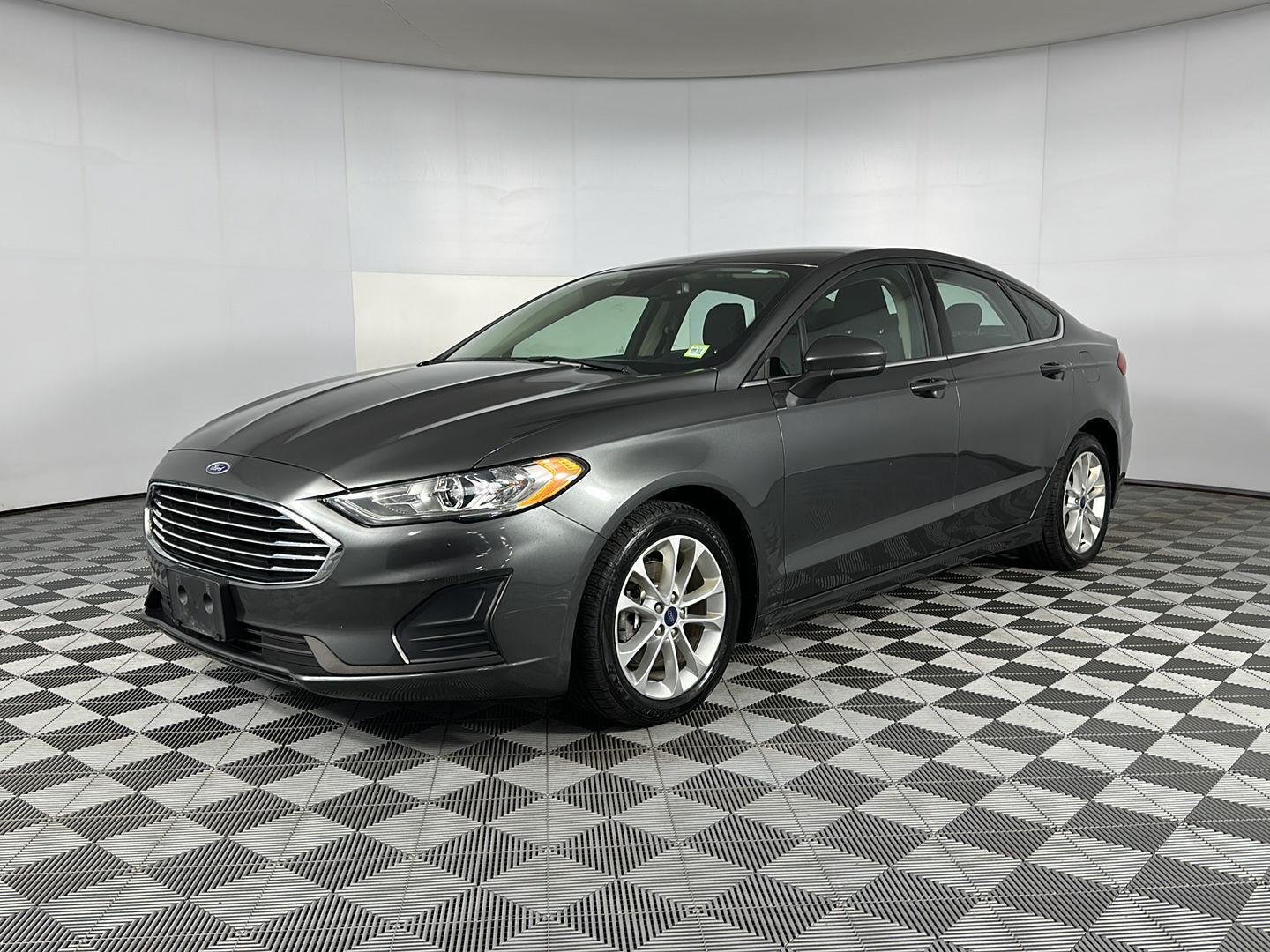 Used 2020 Magnetic Ford SE image 3
