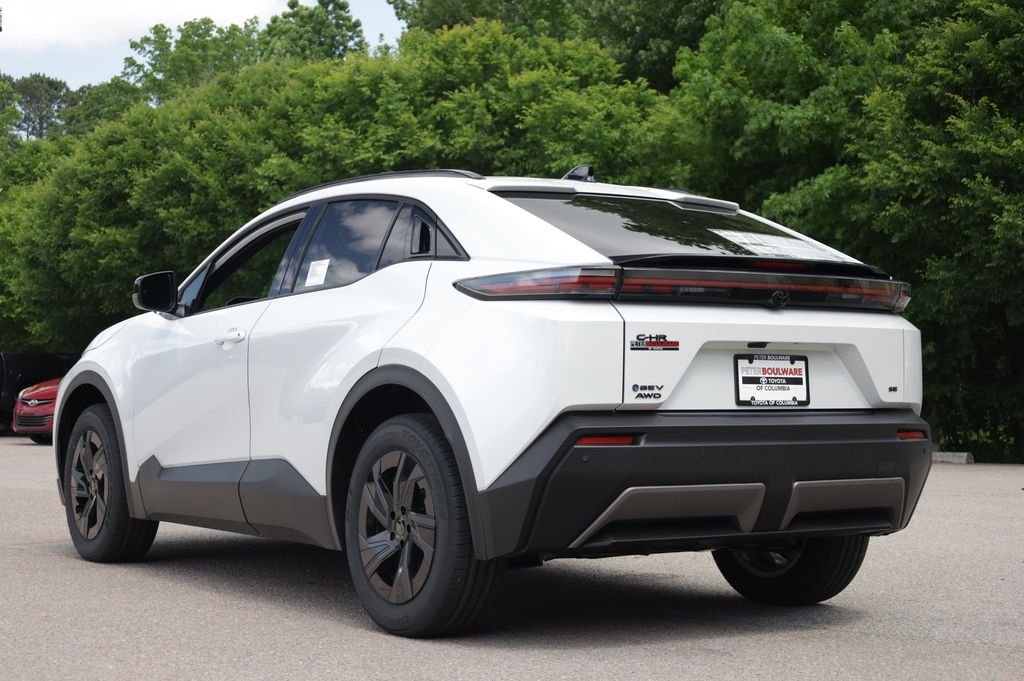 New 2026 Wind Chill Pearl <sup>1</sup> Toyota  SE image 3