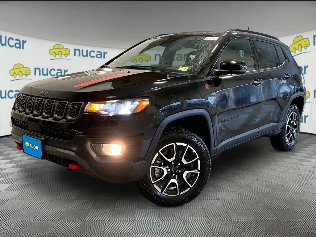 New 2026 Diamond Black Crystal Pearlcoat Jeep Trailhawk image 4