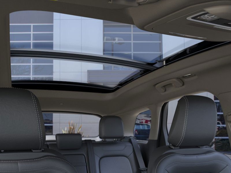 New 2025 Pristine White Lincoln Grand Touring image 50