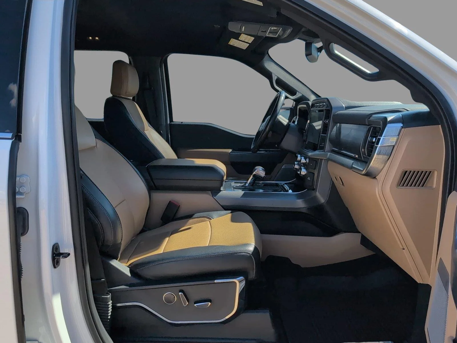 Used 2023 Oxford White Ford LARIAT image 22