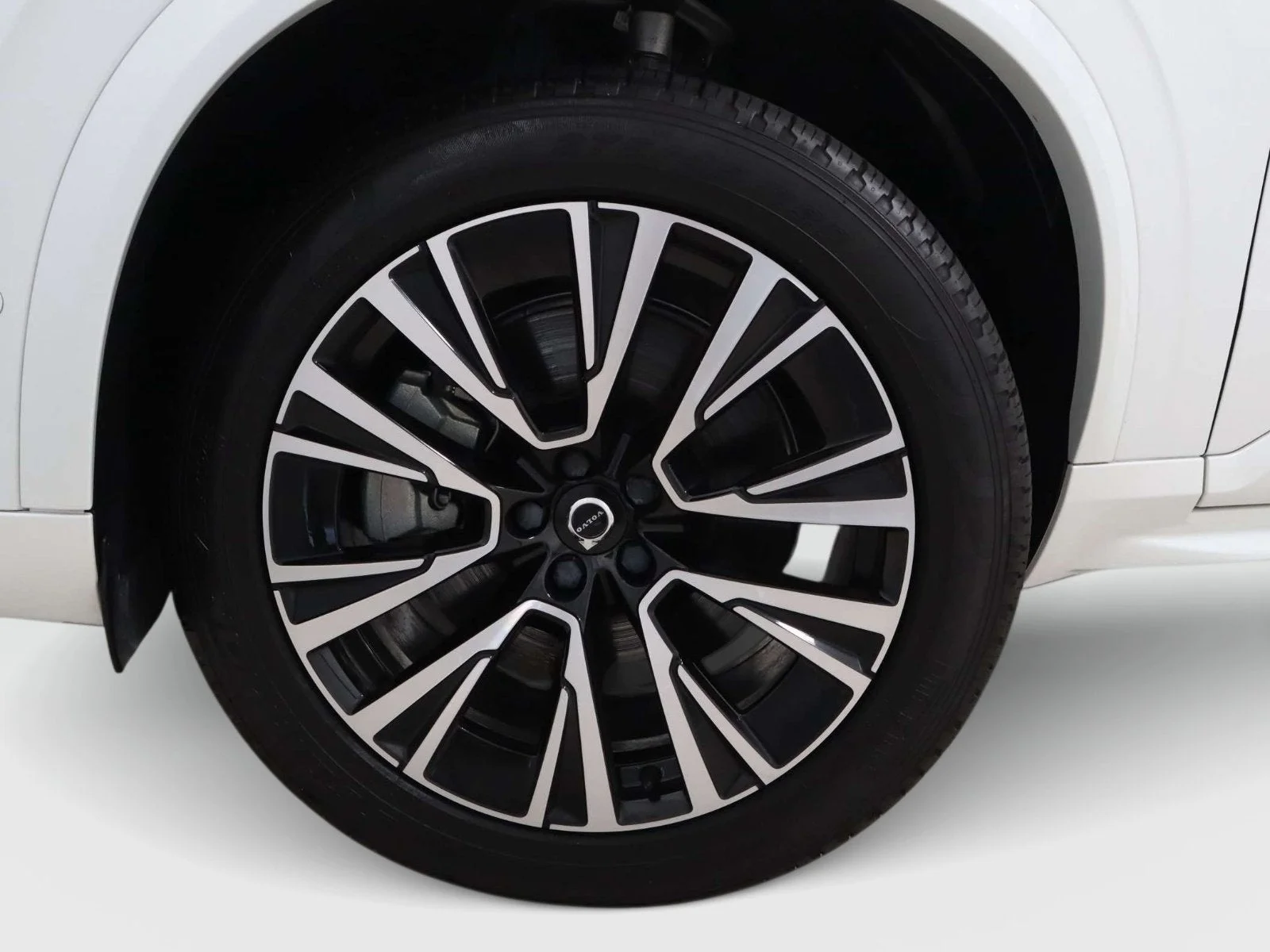 Used 2025 White Volvo Plus image 10