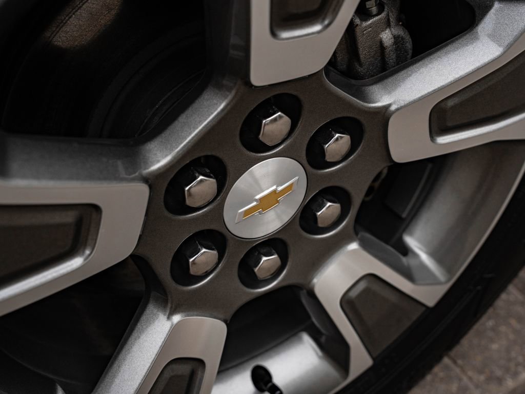 Used 2019 Satin Steel Metallic Chevrolet Z71 image 8