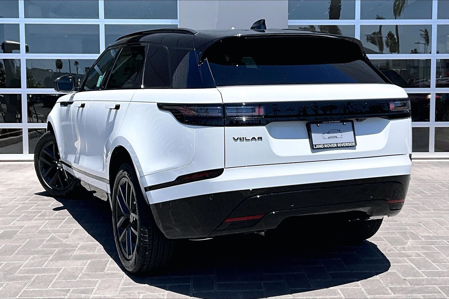 New 2026 Fuji White Land Rover Belgravia Edition image 3