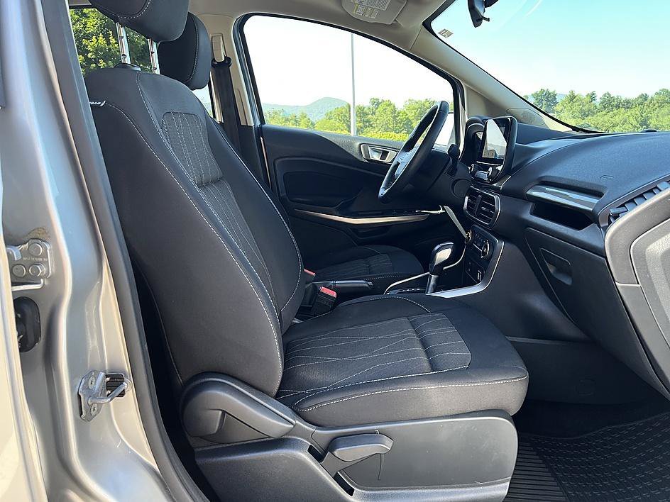 Used 2019 Silver Metallic Ford SE image 19