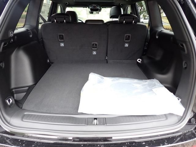 New 2025 Diamond Black Crystal Pearl-Coat Exterior Paint Jeep Altitude X image 6